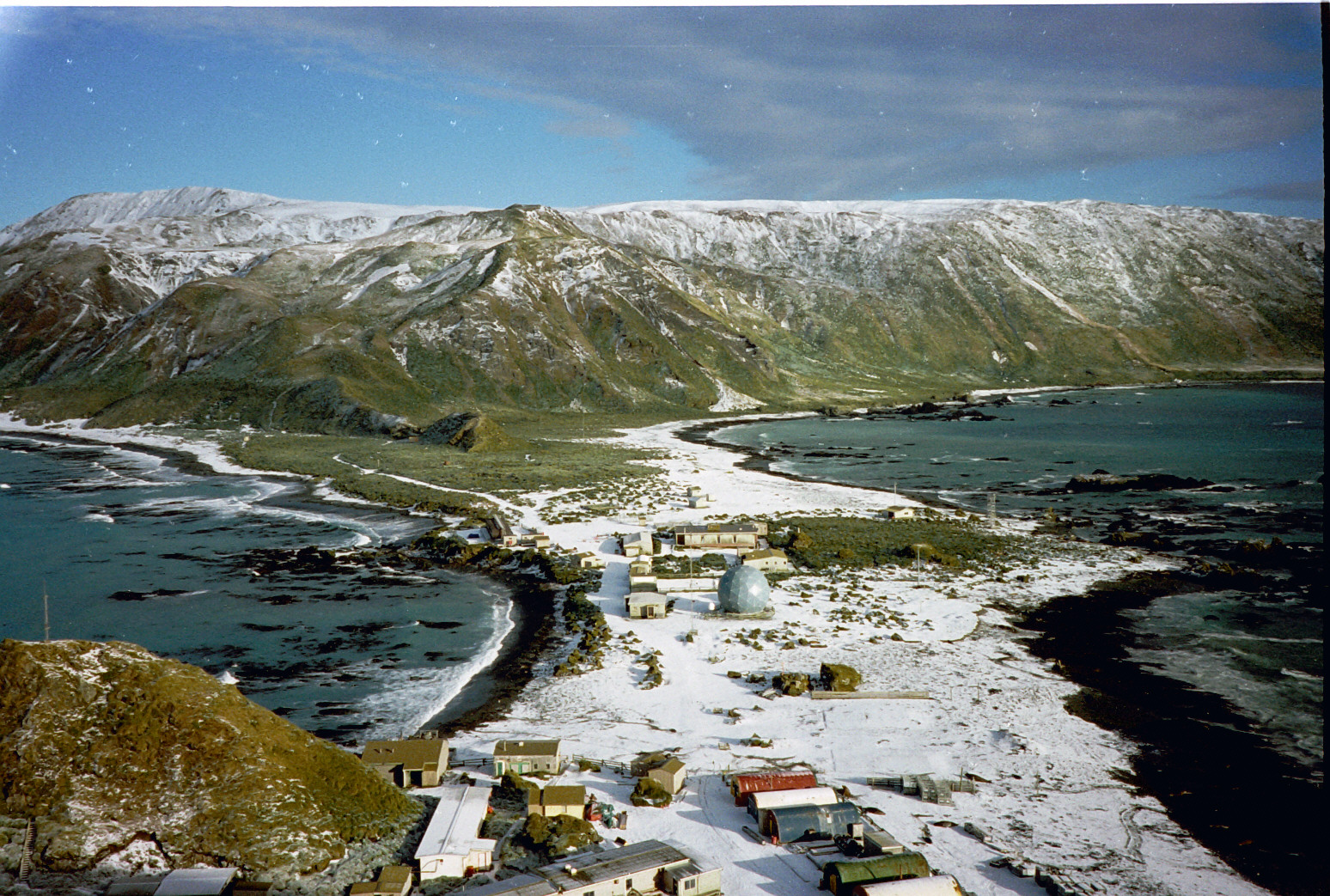 Australia evacuates subantarctic research base as H5N1 looms over elephant seal colonies